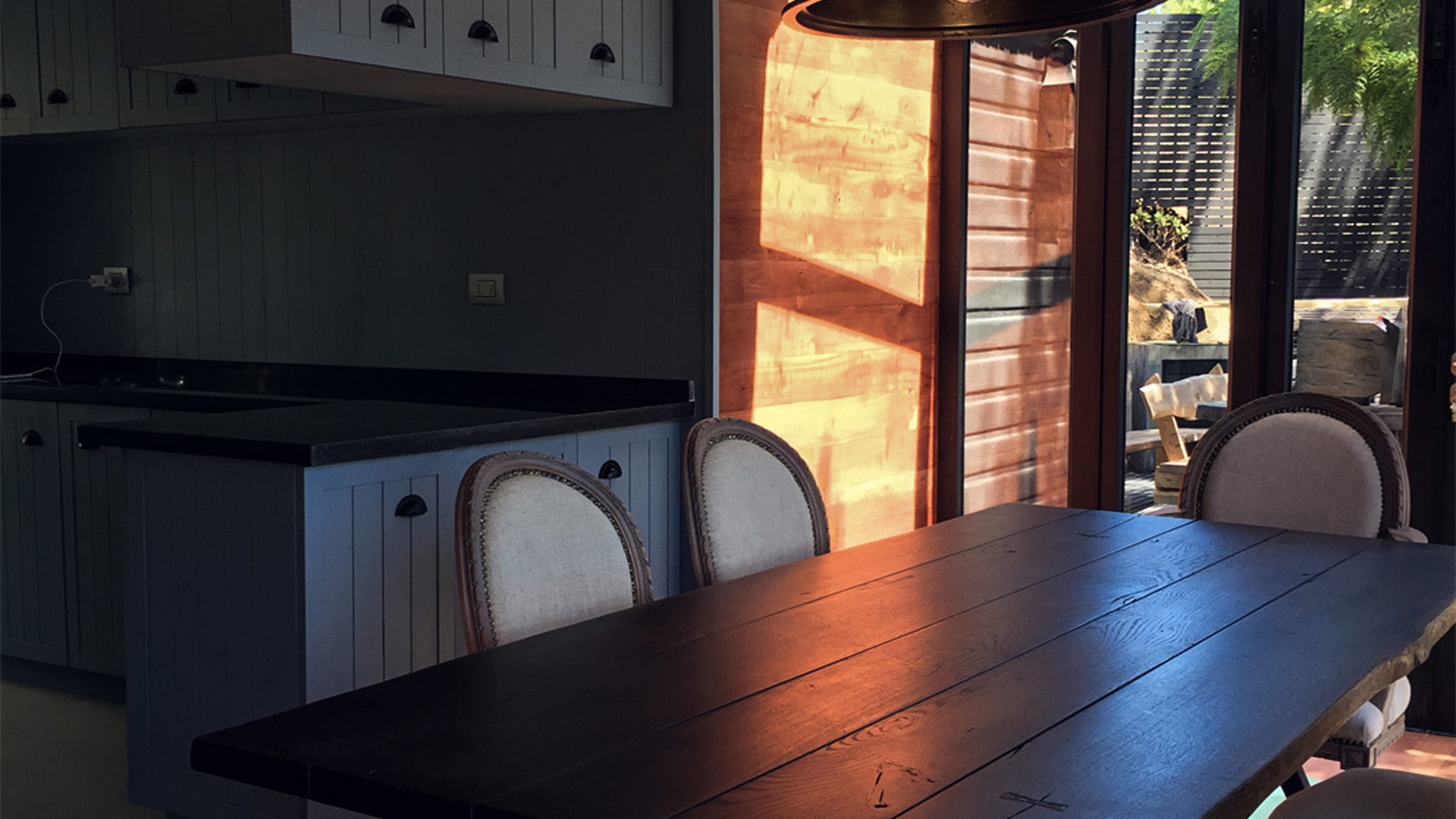 bg-featured